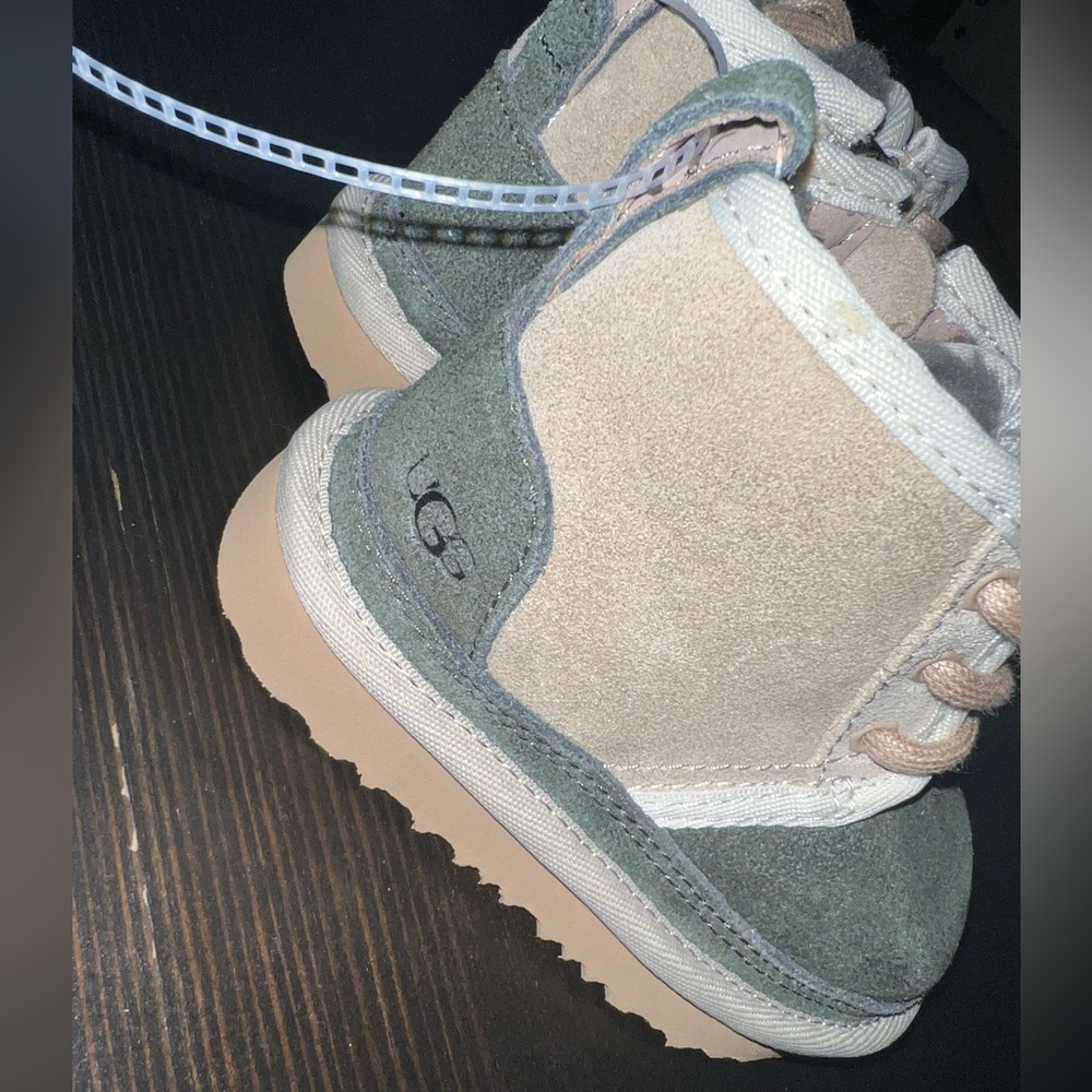 UGG WINTER BOOTS SIZE 6.